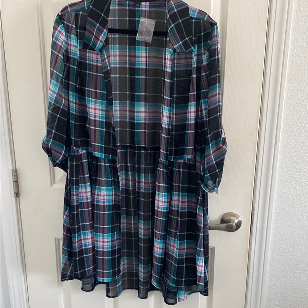 Black and White Casual Top with 3/4 Cuffed Sleeves and Notched Collar